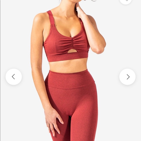 Not available anymore. The poshmark app is glitching and wouldnât delete it - Picture 3 of 10